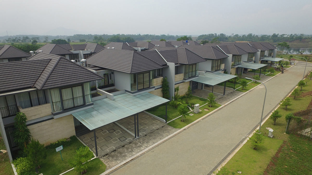 rumah dengan genteng kanmuri flat