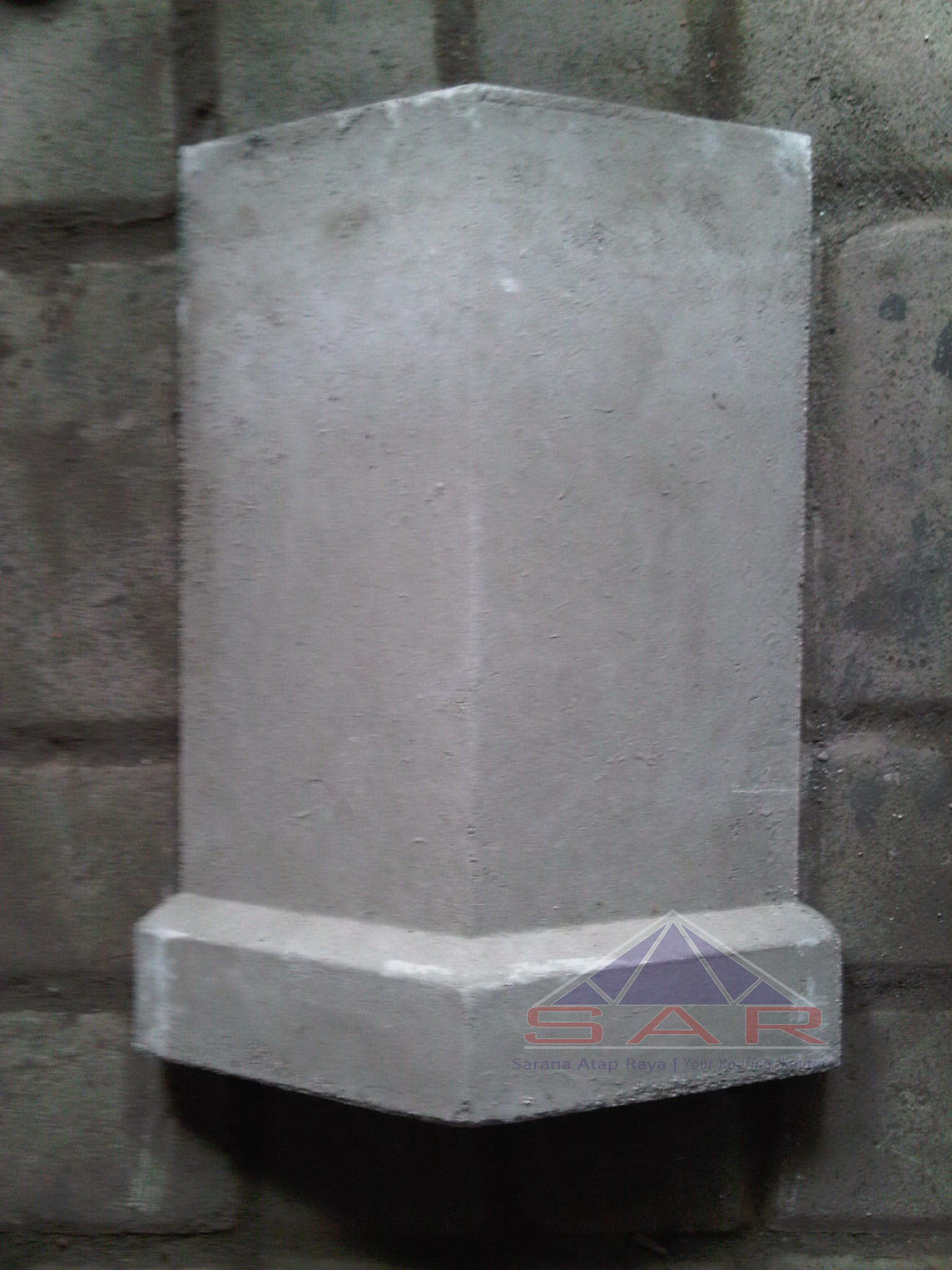 wuwung genteng beton segitiga